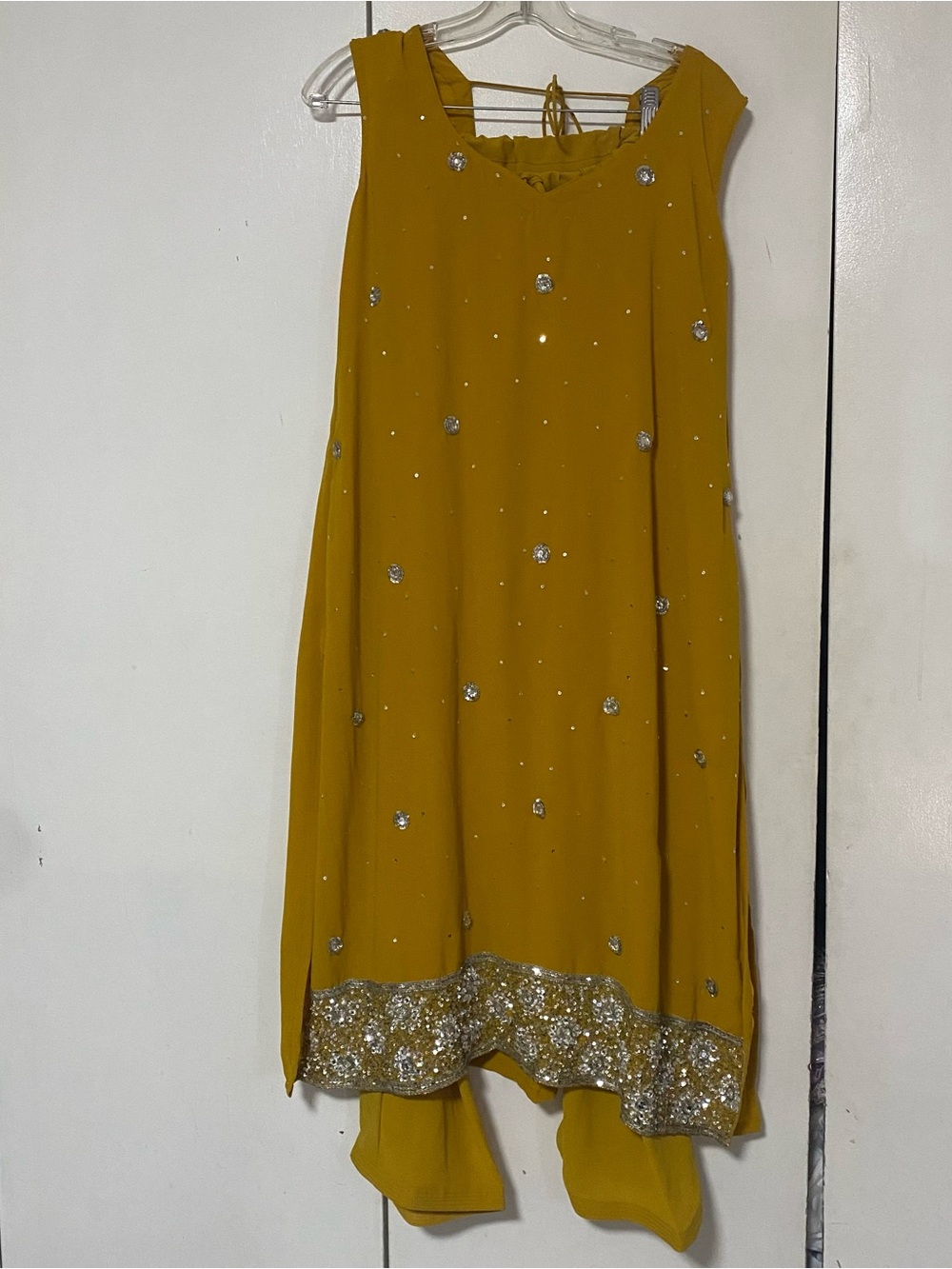 Indian suit - Picture 2 of 8